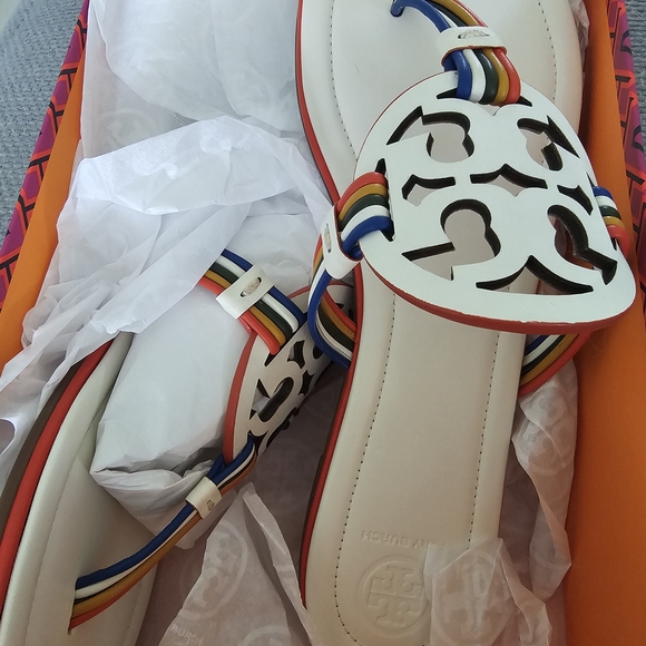 Tory Burch White Sandals with Multicolor Accents (Never Worn Size 10) - Picture 5 of 7